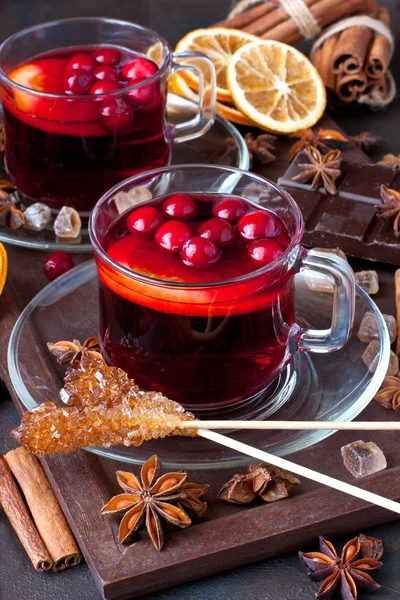 Funkeln Mit Zitrusfrüchten Und Preiselbeeren Weihnachten Und Winter Wärmendes Getränk — Stockfoto