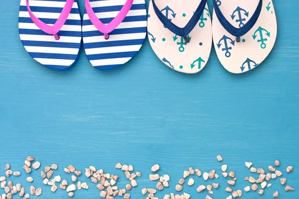 Strand Accessoires Met Kopieerruimte Houten Ondergrond Vakantie Reisartikelen Bovenaanzicht — Stockfoto