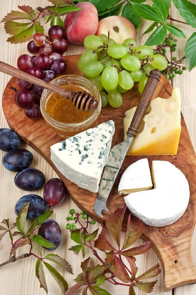 Still Life Cheese Grape Honey — Stock Photo, Image