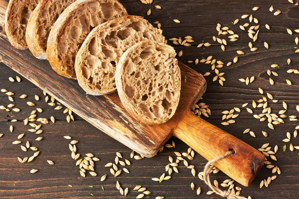 Delicioso Pan Ciabatta Rodajas Tabla Cortar — Foto de Stock