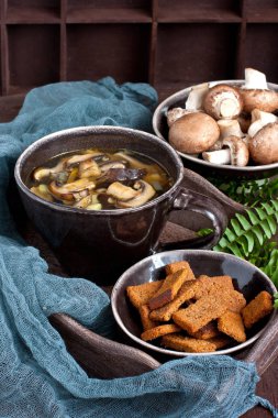 patates ve havuç ile ev yapımı mantar çorbası 