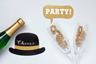 Kutlama arka plan - iki kristal şampanya glas Üstten Görünüm