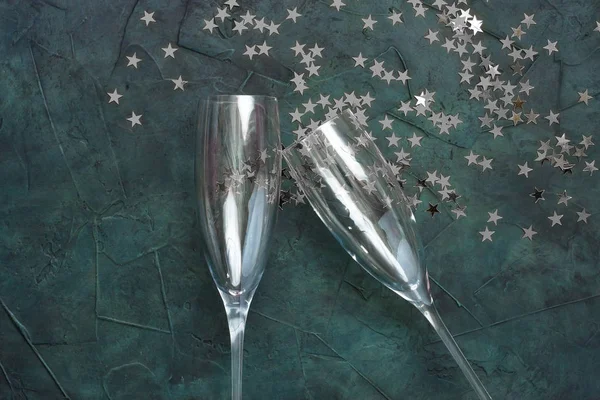 Fond de célébration - vue de dessus de deux verres à champagne chrystal — Photo