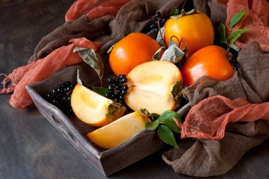 Ahşap kutu taze hurma