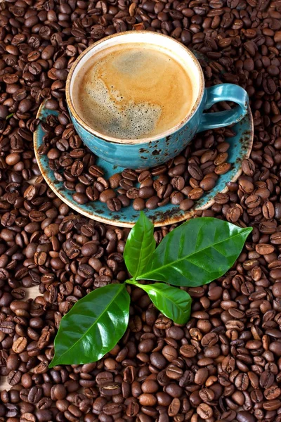 Fond Alimentaire Avec Grains Café Torréfiés Noirs Tasse Avec Café — Photo