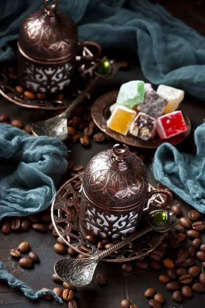 Türkischer Kaffee serviert mit türkischem Genuss — Stockfoto