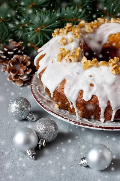 Traditional fruitcake for Christmas dinner, selective focus — Stock Photo, Image