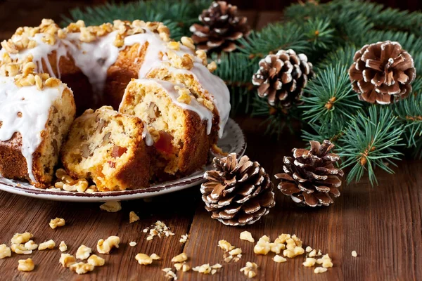 Traditionele vruchtencake voor kerstdiner, selectieve aandacht — Stockfoto