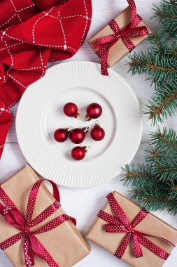  Hediye kutuları ile Noel zamanı kompozisyon