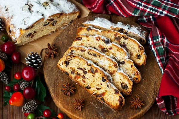 Stollen Tradizionale Trattamento Natalizio Con Frutta Secca Noci Natale Vacanza — Foto Stock