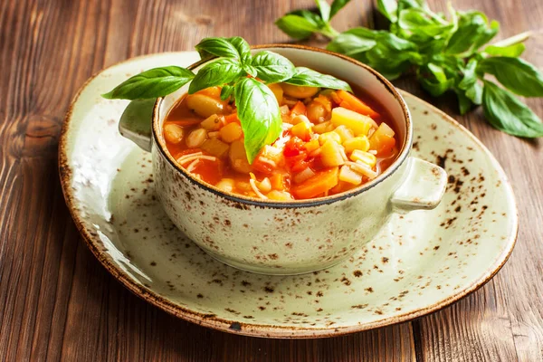 Minestrone Suppe Gemüsesuppe Mit Frischen Tomaten Karotten Mais Paprika Bohnen — Stockfoto