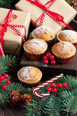 Nane şekerli Noel çörekleri, şenlikli yemek arkaplanı, Noel hediyesi fikri.