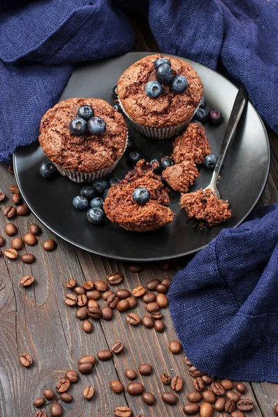 Muffins Blueberries Chocolate Wooden Background — Stock Photo, Image