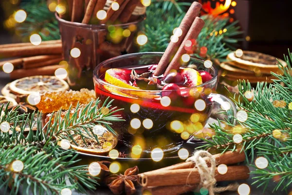 Kerst Winter Glühwein Grog Met Ingrediënten Kaneel Veenbessen Anijs Gedroogde — Stockfoto