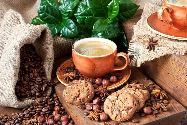 Galletas Chocolate Taza Café Aromático Sobre Mesa Madera — Foto de Stock