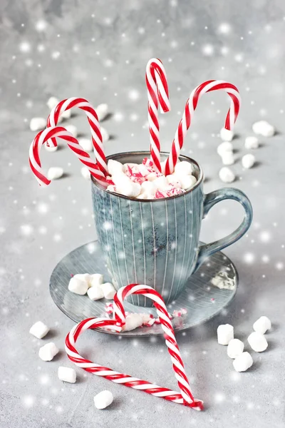 Bastones Caramelo Menta Rayada Roja Blanca Taza Navidad Con Malvaviscos — Foto de Stock