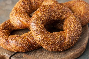 Türkiye 'de susamlı Türk simidi Simit ve geleneksel pişirme