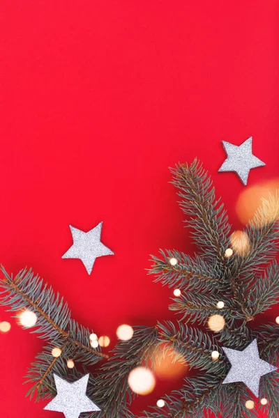 Fondo de decoración de Navidad o Año Nuevo con árbol de Navidad y luces y estrellas bokeh chispa. Feliz tarjeta de Navidad . — Foto de Stock