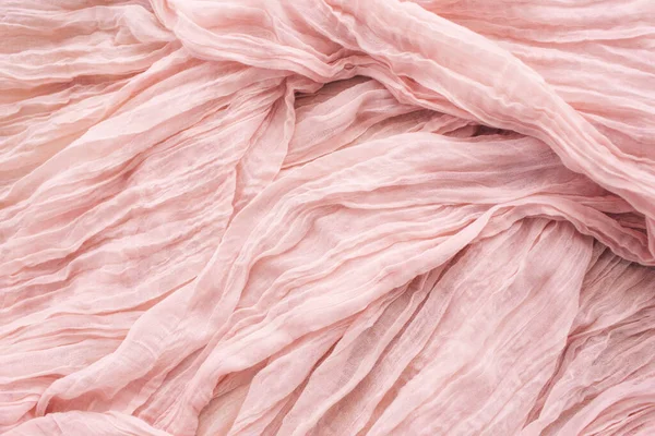 Arka plan için desen rengi pembe. Yumuşak pembe şifon. Düz konum, kopyalama alanı, üst görünüm. Wabi Sabi 'nin estetiği. Doğal malzeme..