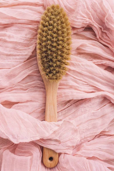 Cepillo Madera Sobre Fondo Rosa Para Masaje Seco Estética Wabi — Foto de Stock