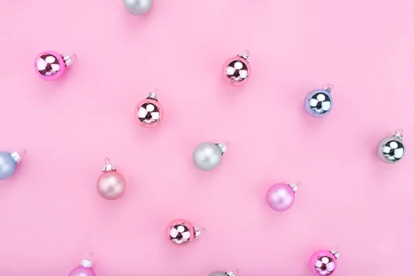 Decoração Bolas Natal Elegante Fundo Rosa Deitado Plano Espaço Cópia — Fotografia de Stock