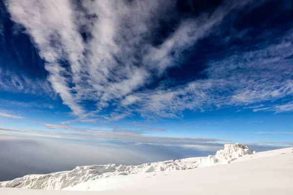 有雪峰的基里马扎罗山 — 图库照片