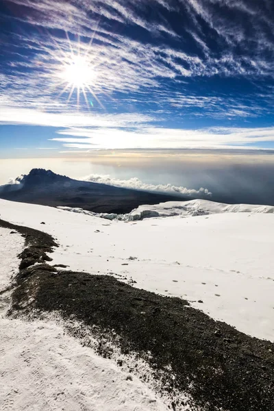 有雪峰的基里马扎罗山 — 图库照片