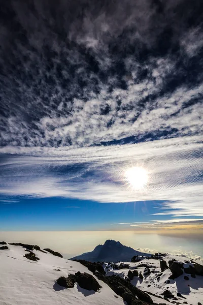 有雪峰的基里马扎罗山 — 图库照片