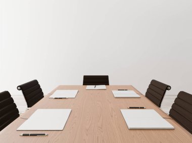 Kopya alanı ve sahte için boş toplantı salonu sandalyeler, ahşap masa, defter, beton duvar ile yakın çekim 