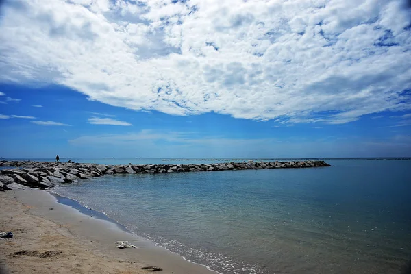 Görünümü Coudy Mavi Gökyüzü Deniz Manzarası Stok Resim