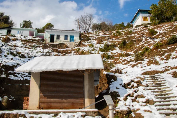 Huis Winkel Cover Met Sneeuw Het Gebied Van Heuvel — Stockfoto