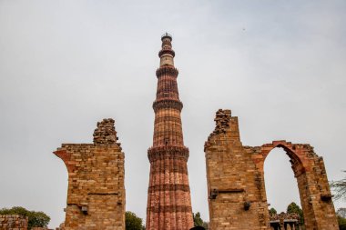Qutub minar Camii, dünyanın en yüksek serbest duran minaresi delhi, Hindistan