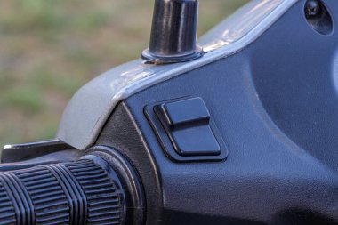 Scooter sol yan tutamak anahtarı closeup