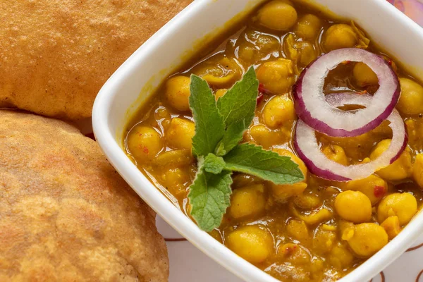 Chana Masala con Puri Indian Food, enfoque selectivo . —  Fotos de Stock