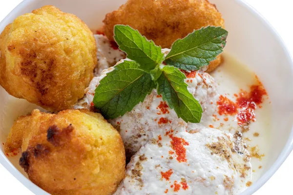 Dahi Bhalla nourriture de rue savoureuse indienne, Dahi Vada . — Photo