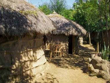 Afrika Huts ağaçlarla kaplı, Afrika kabile halkı evi