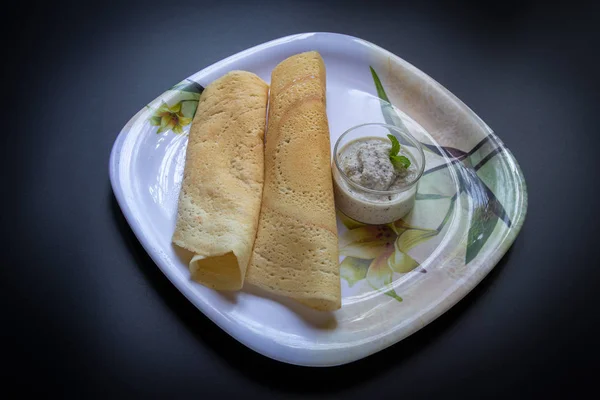 Masala Dosa au chutney de noix de coco, cuisine du sud de l'Inde . — Photo