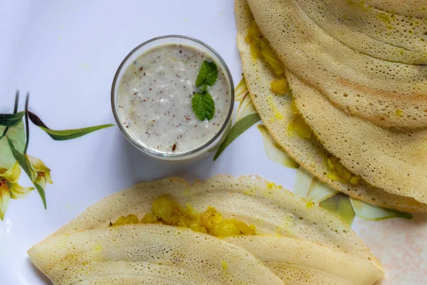Masala Dosa with Coconut Chutney, South Indian Food. — Stock Photo, Image