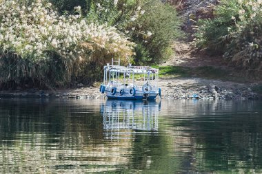 Nil Nehri ve Luxor ve Aswan Tur Mısır'daki deniz araçları için güzel bir sahne