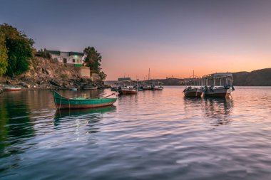 Heisa Island, Nil ve yansıma Aswan Mısır'daki teknelerden günbatımı