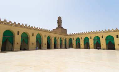 Kahire Mısır iç al hakim Camii. El-Hakim al-enver, takma, Kahire, Mısır'daki büyük İslam dini site camiidir. El-Hakim bı-Amr Allah, altıncı Fatimiler Halife ve 16 Ismaili Imam sonra adlı.