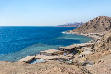 Mavi delik Doğu Sina, birkaç kilometre kuzeyinde dahab, Mısır Kızıldeniz kıyısında bir popüler dalış konumunda olduğu