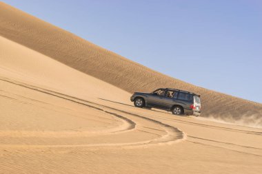  4 x 4 Otomobil çölde Siwa, Mısır harika macera Safari gezisi