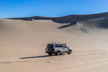  4 x 4 Otomobil çölde Siwa, Mısır harika macera Safari gezisi