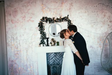 Gelin ve damat stüdyoda..