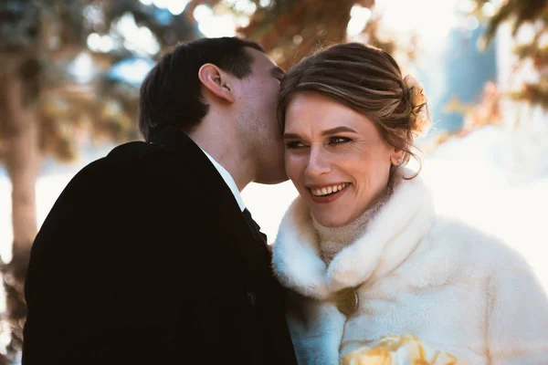 Casamento Brilhante Inverno Noiva Noivo Casal — Fotografia de Stock