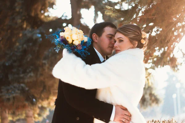 Casamento Brilhante Inverno Noiva Noivo Casal — Fotografia de Stock