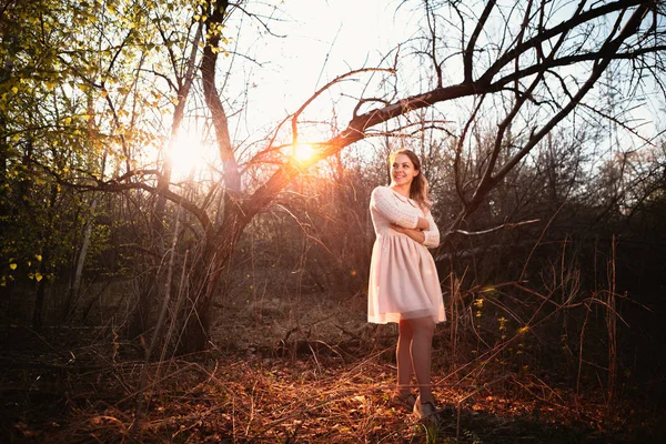 Beautiful Girl Standing Field Sunset Background — Stock Photo, Image