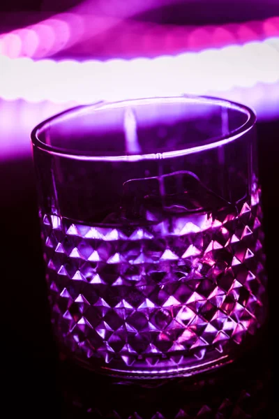 Bar Färgat Ljus Med Glas Alkohol — Stockfoto