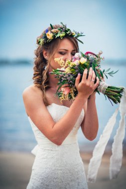 Nehrin arka planı gelin portresi.